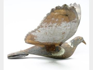 Mechanical wood pigeon with applied mechanics