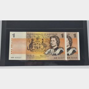 Australia - $1 Banknotes - Consecutive Pair