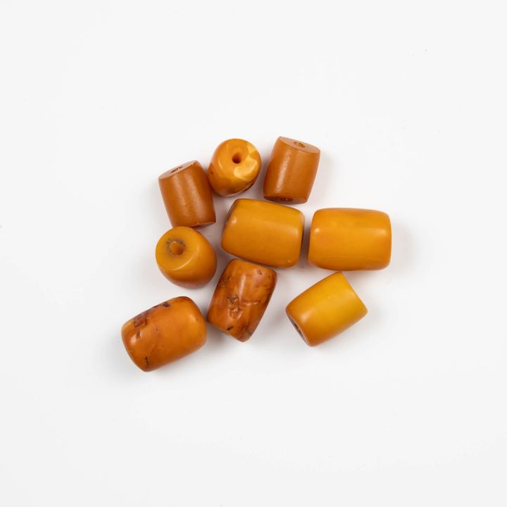 清代   蜜蠟珠九顆 Nine Chinese amber beads, Qing dynasty