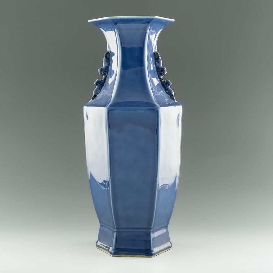 十九世紀   祭藍釉六方瓶 A Chinese blue-ground hexagonal vase, 19th century