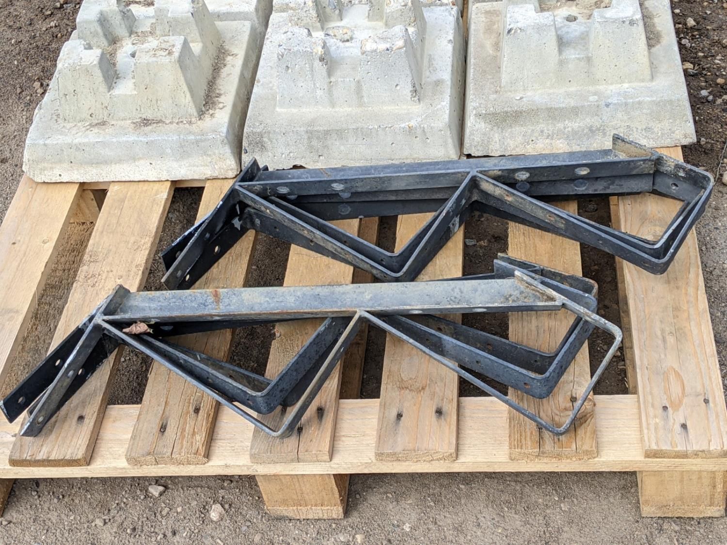 (6) Concrete Blocks (6) 2-Step Risers [24FE37005-013] | Team Auctions