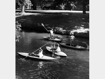 CHRISTCHURCH: AVON RIVER (SEE MORE)