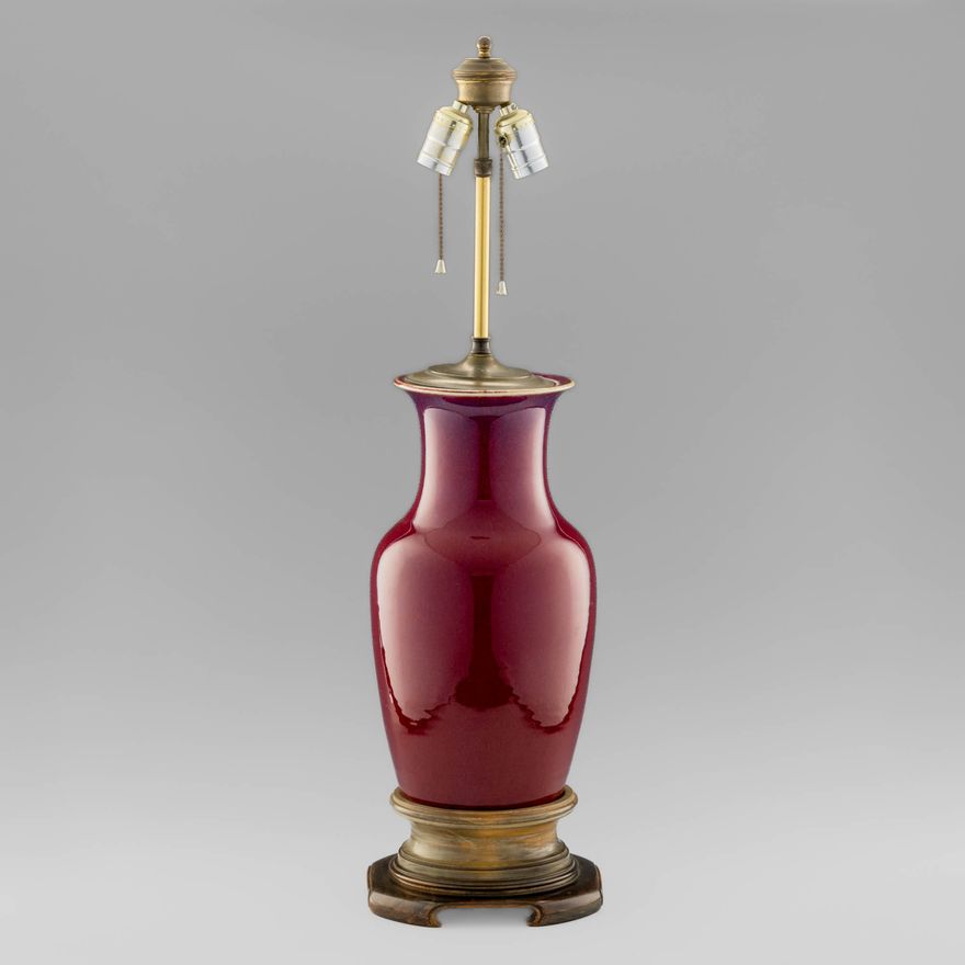 十九世紀早 窯變釉瓶改臺燈 A Chinese flambe red-glaze vase lamp, early 19th century