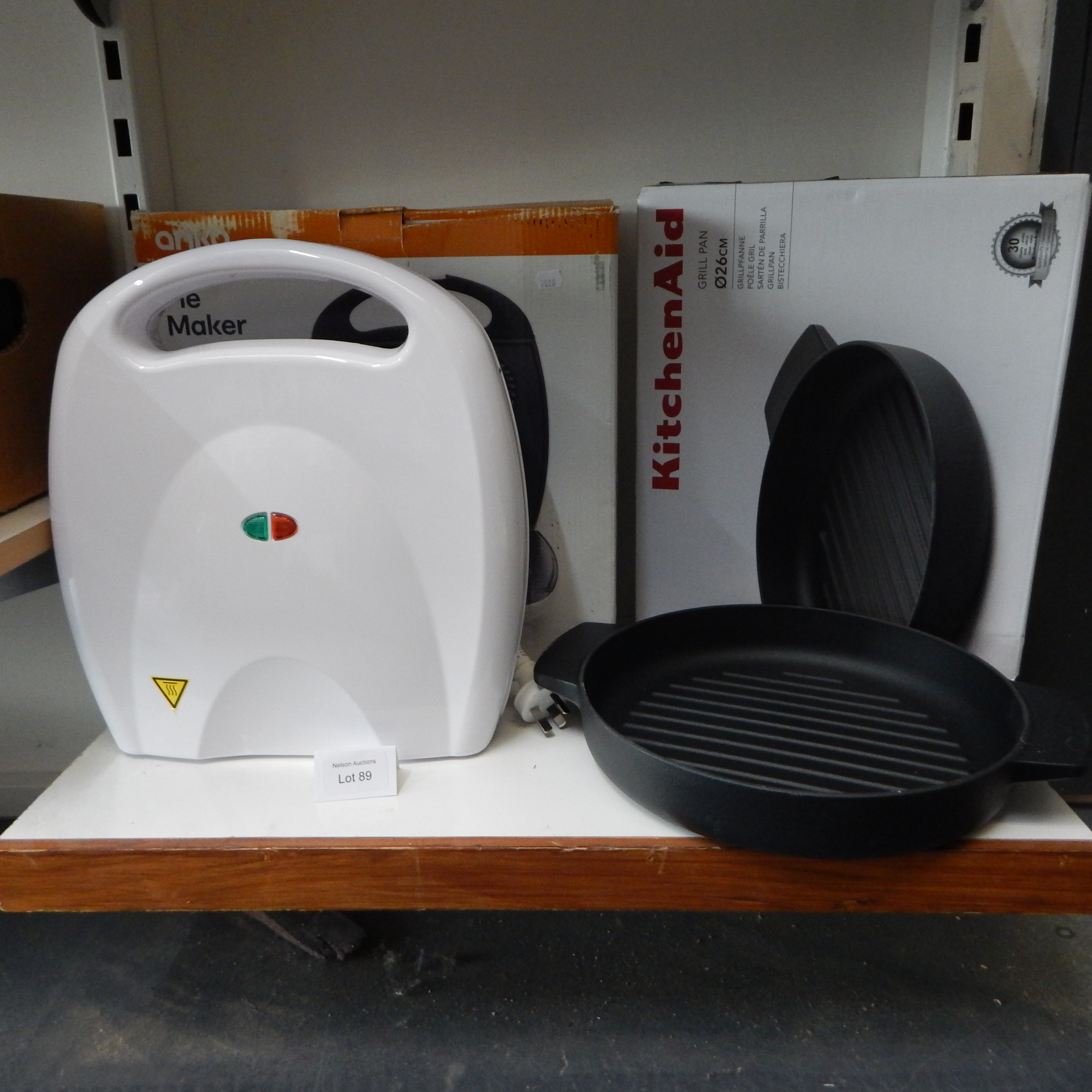 KitchenAid 260mm Grill Pan + Anko Pie Maker RP $55 — sold at auction in New Zealand for $15