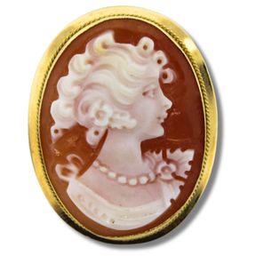 Shell Cameo set in 18ct Gold Brooch Surround