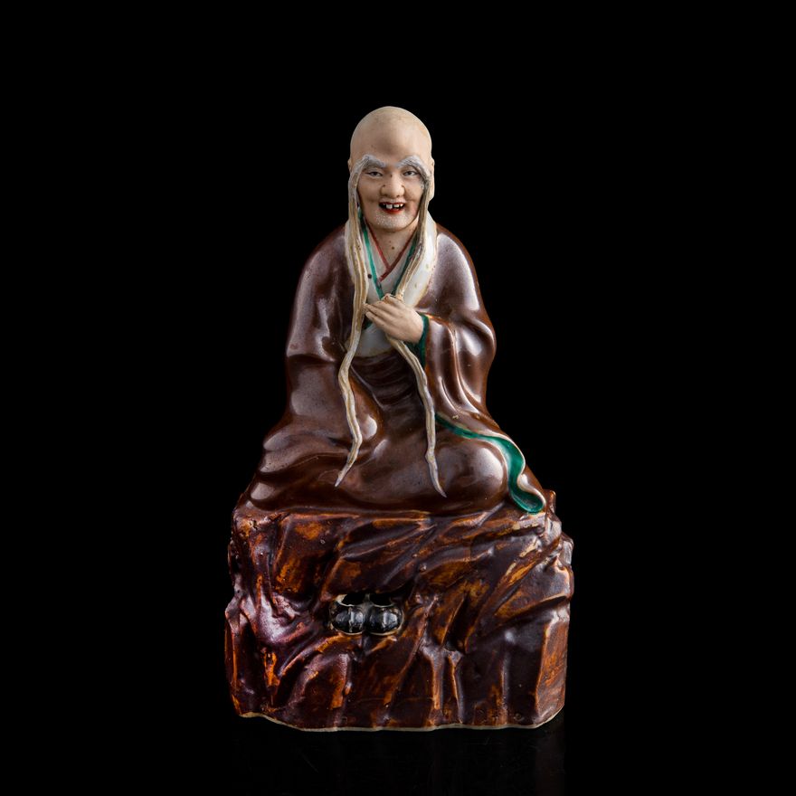 民國 瓷塑長眉羅漢像 A Chinese porcelain statue of a Luohan, Republic period