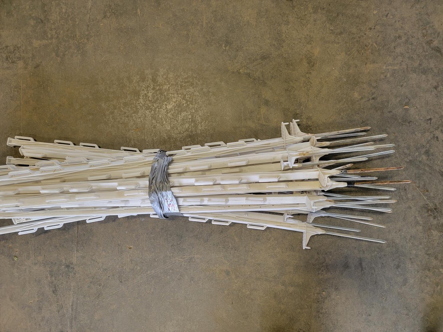 26 Piece Step-in Poly Electric Fence Posts [24GC10017-057] | Team Auctions
