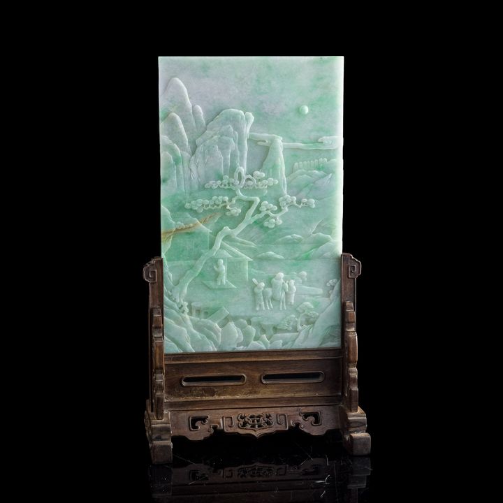 十九世紀或更晚 翡翠雕山水硯屏 A Chinese carved jadeite 'landscape' table screen, 19th century or later