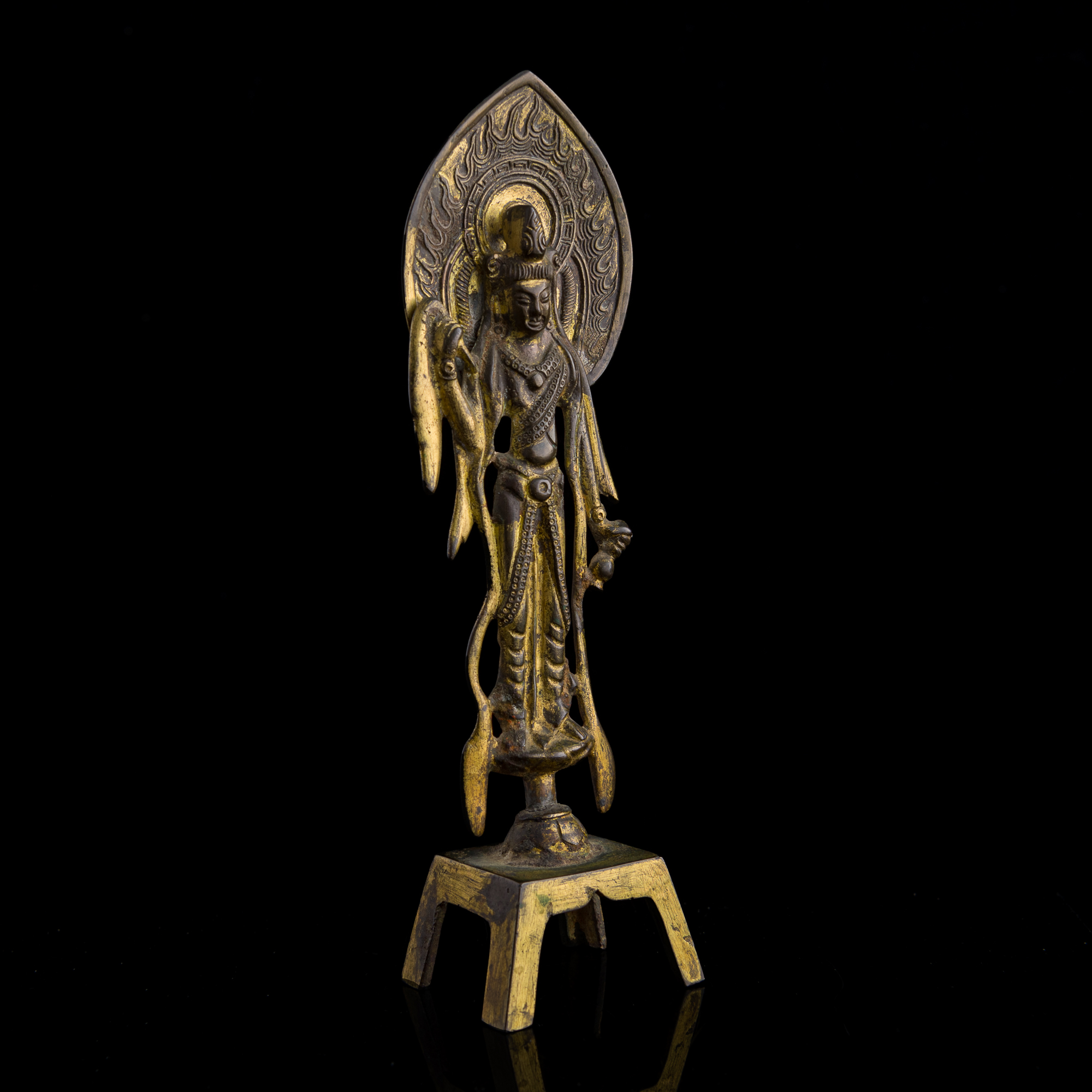 南朝梁普通六年銅鎏金銘文佛像A Chinese gilt-bronze inscribed