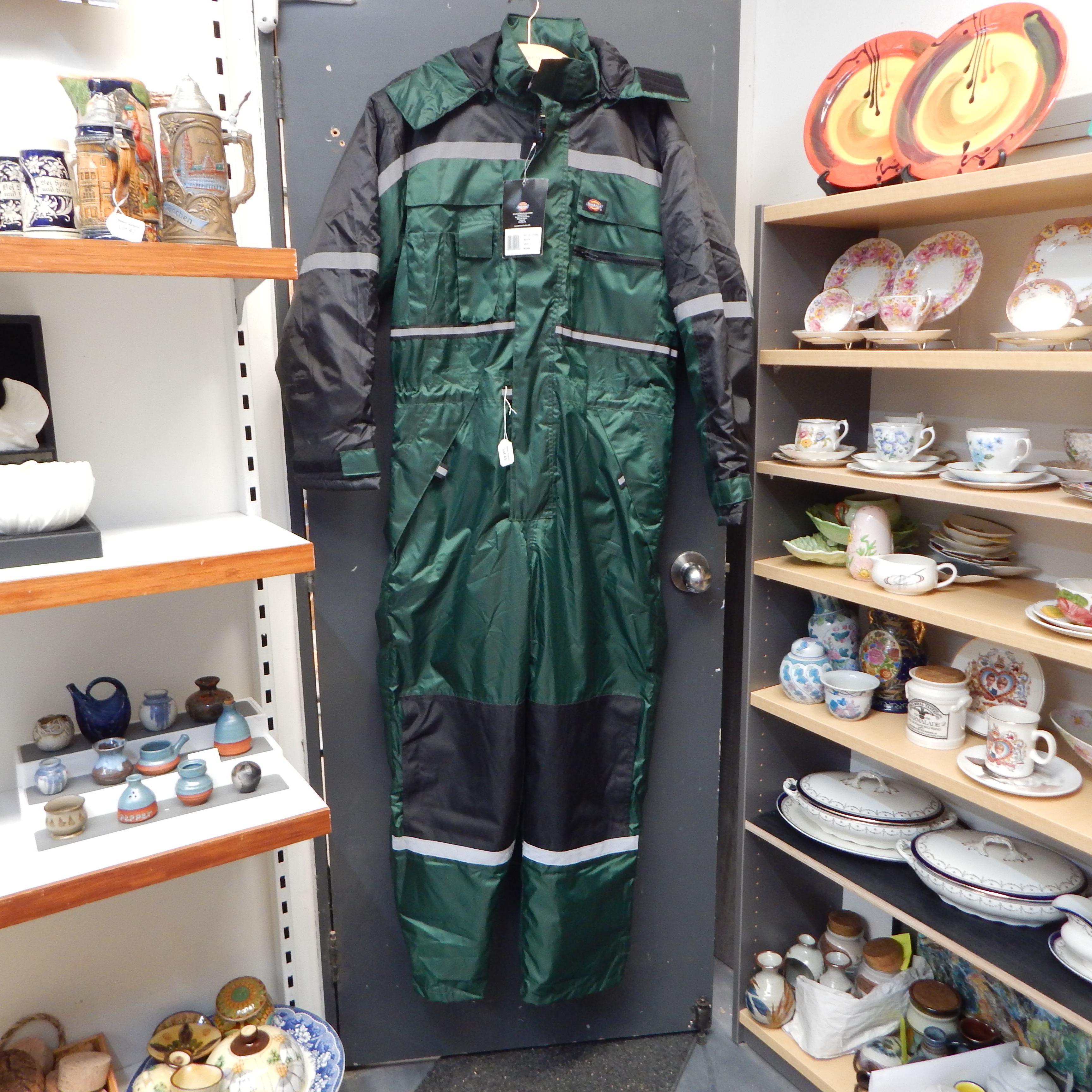 Dickies size M wet weather /  thermal - unused RP $350 — NZ auction result