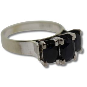 Blue Sapphire Ring in 18ct White Gold