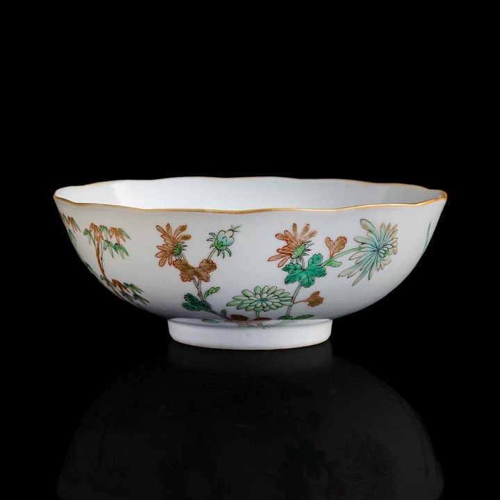 十九世紀早 粉彩花卉碗 A Chinese famille rose 'floral' bowl, early 19th century