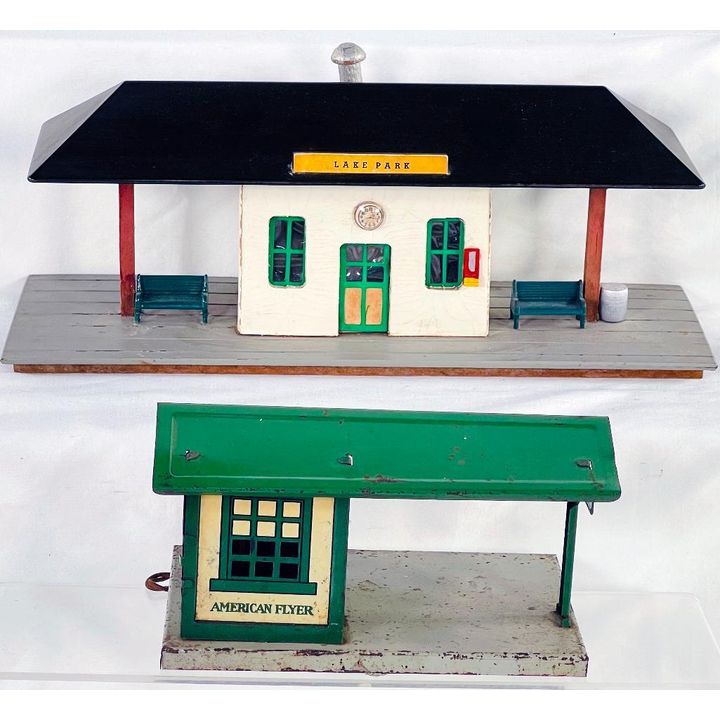 American Flyer Postwar S Gauge #273 Suburban Railroad Station and Metal Shed
