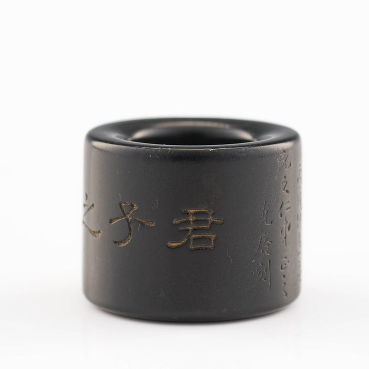 十九世紀 克庵款烏木詩文扳指 A Chinese 'Ke An' mark ebony archer's ring, 19th century