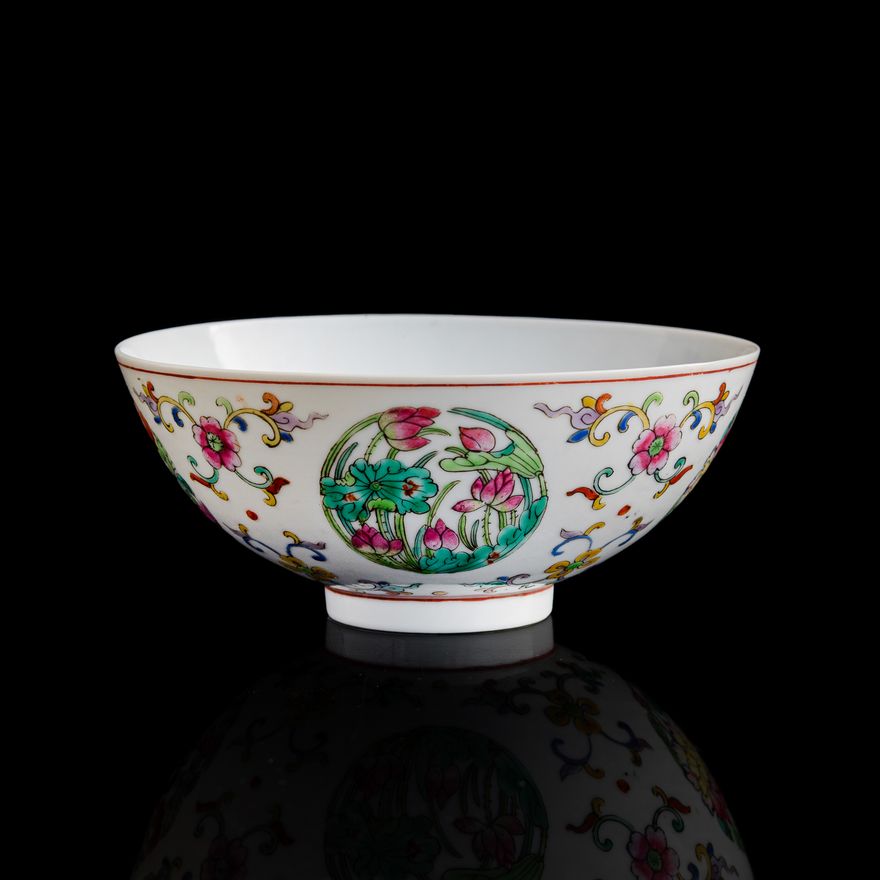 清道光 粉彩團花碗 A Chinese famille rose 'medallion flower' bowl, Daoguang period, Qing dynasty