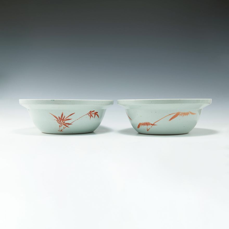 十九世紀晚   粉彩花鳥博古圖盆兩只 Two Chinese famille rose flower basins, late 19th century