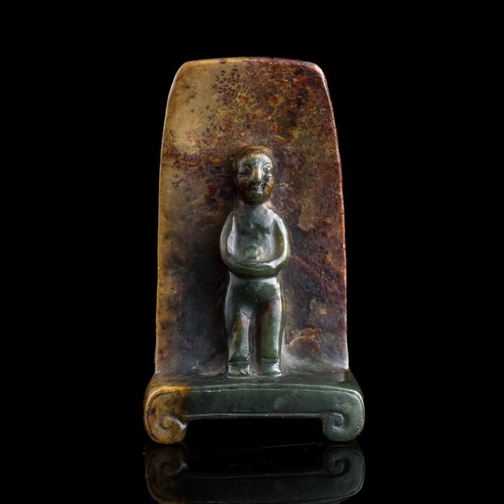 明代或更早 玉雕佛 A Chinese carved jade Buddhist miniature stele, Ming dynasty or earlier