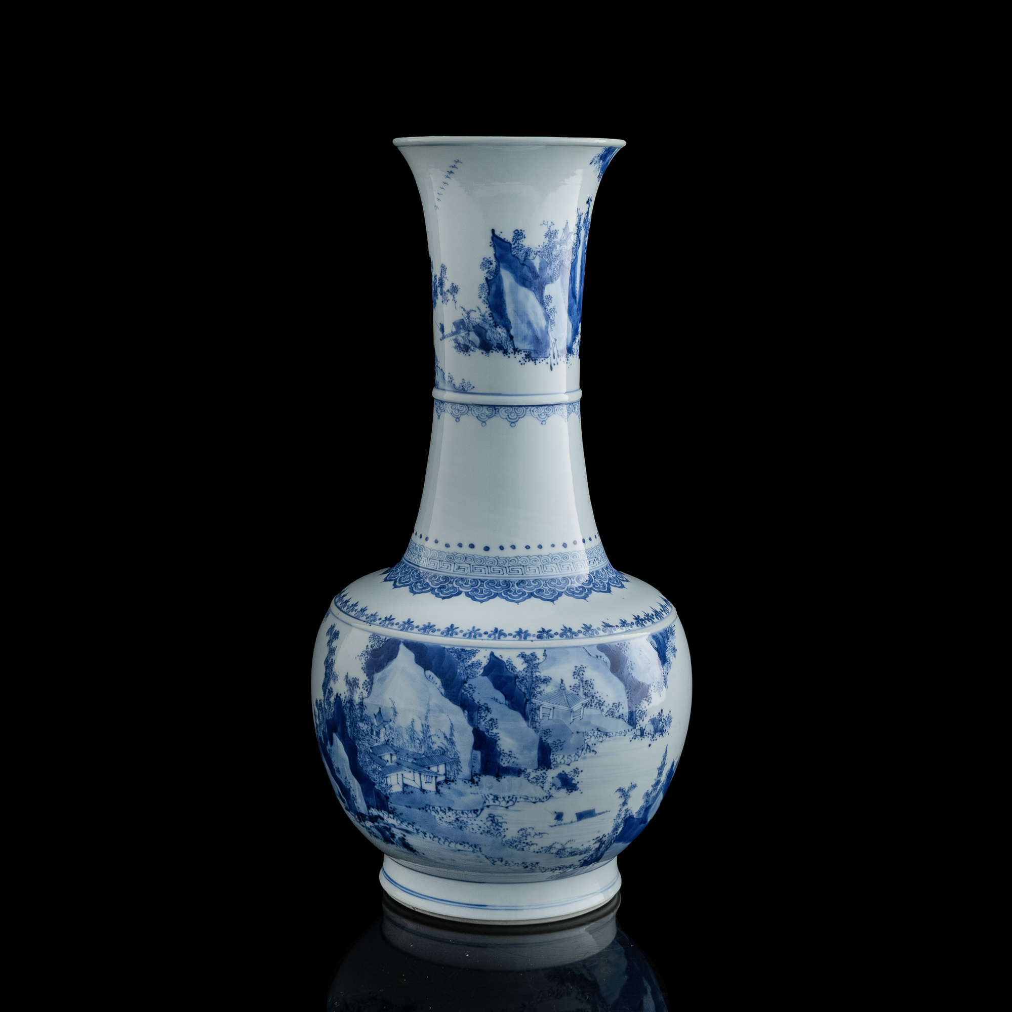 清康熙青花山水瓶A Chinese blue and white 'landscape' vase, Kangxi