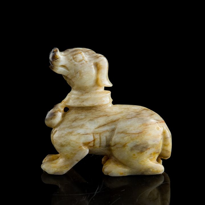 明代 玉雕獸擺件 A Chinese carved jade dog, Ming dynasty