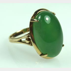 Chrysoprase Oval Cabochon Ring in 14ct Yellow Gold