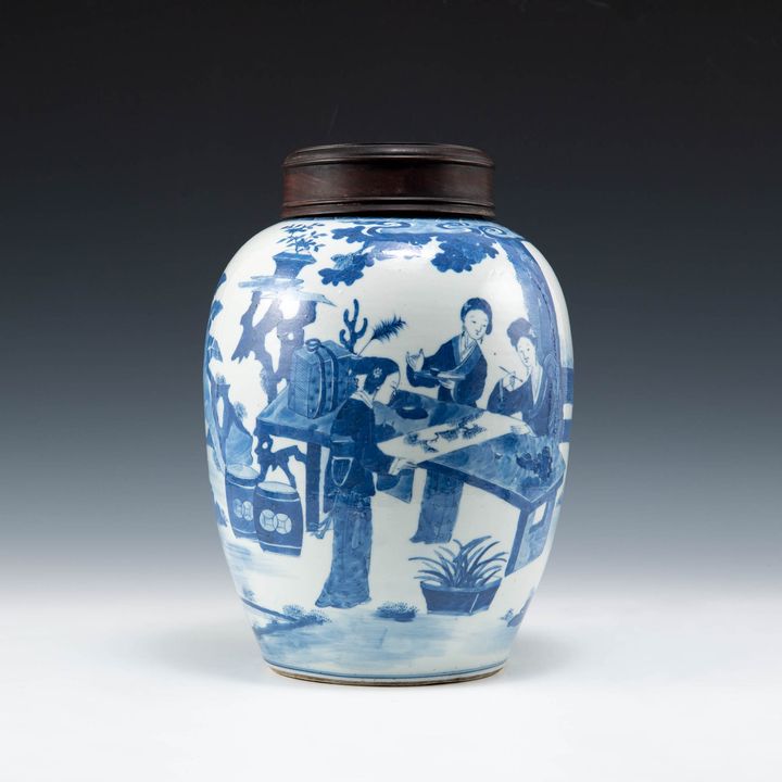 晚清 青花人物罐帶老木蓋 A Chinese blue and white jar, late Qing dynasty