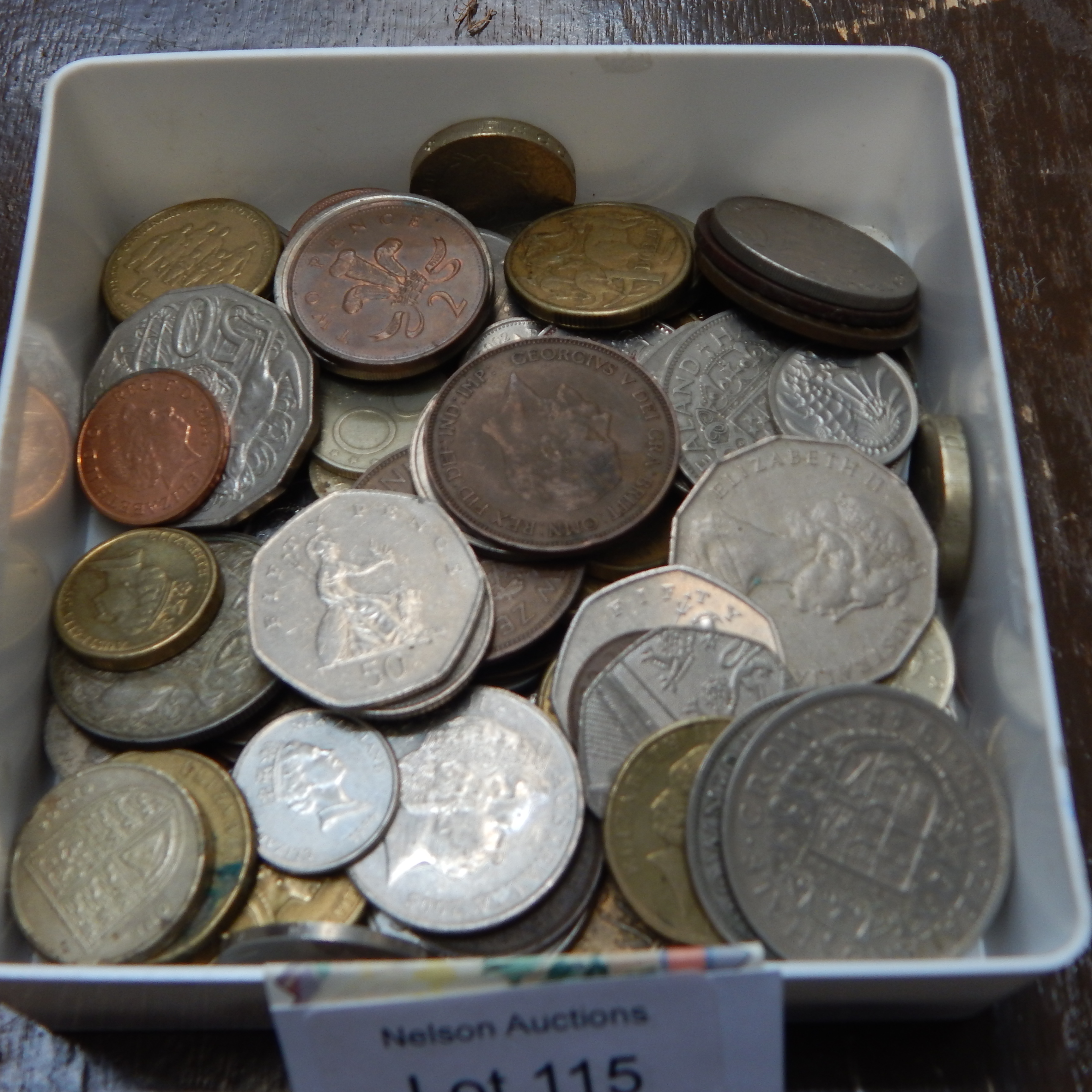800g New Zealand + International Coins — sold at auction in New Zealand for $25