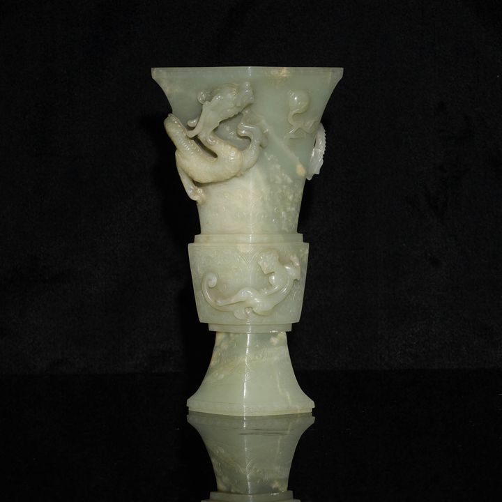 十八世紀 青玉雕龍紋花觚 A Chinese carved celadon jade Gu vase, 18th century