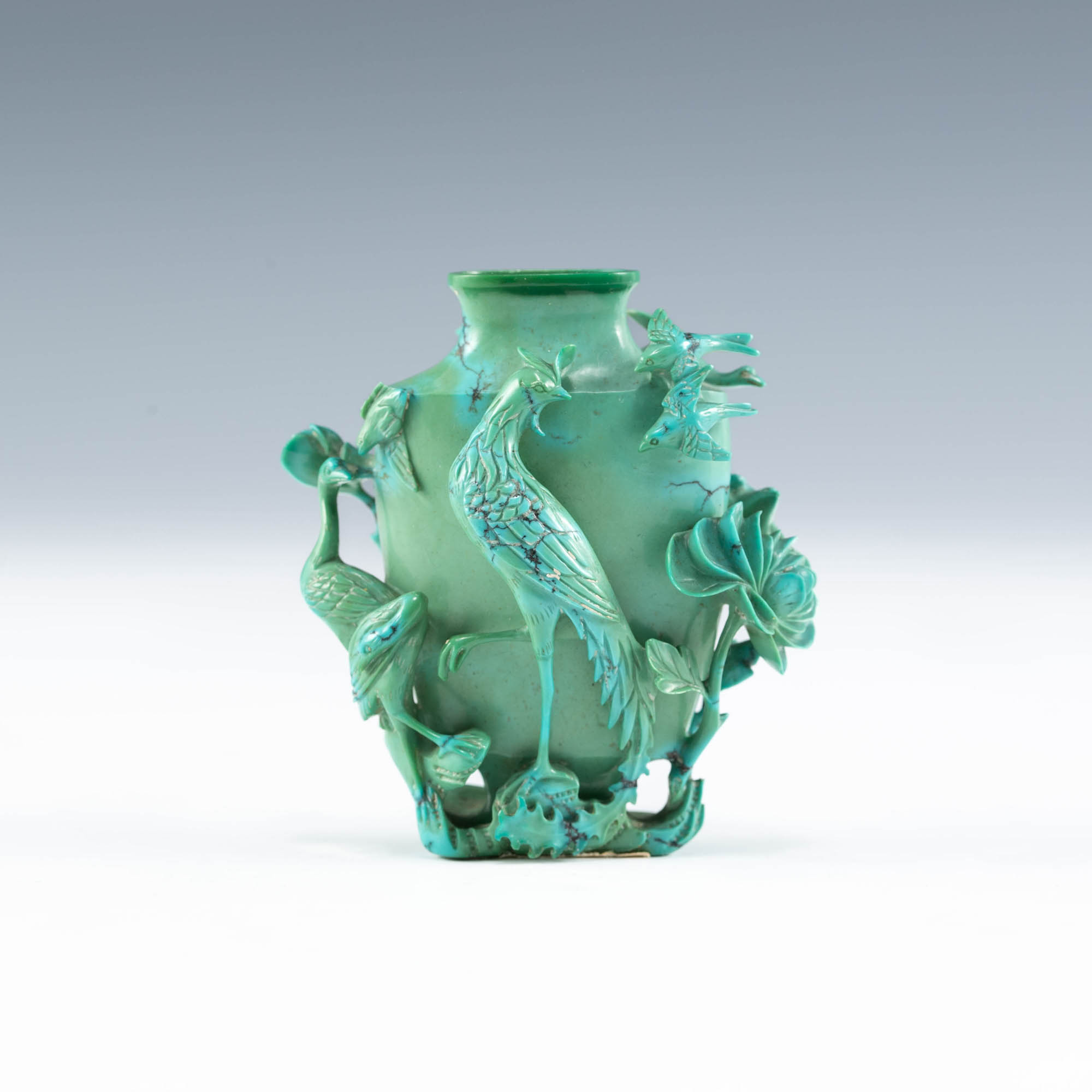 十九世紀綠松石雕百鳥朝鳳瓶A small Chinese carved turquoise vase 