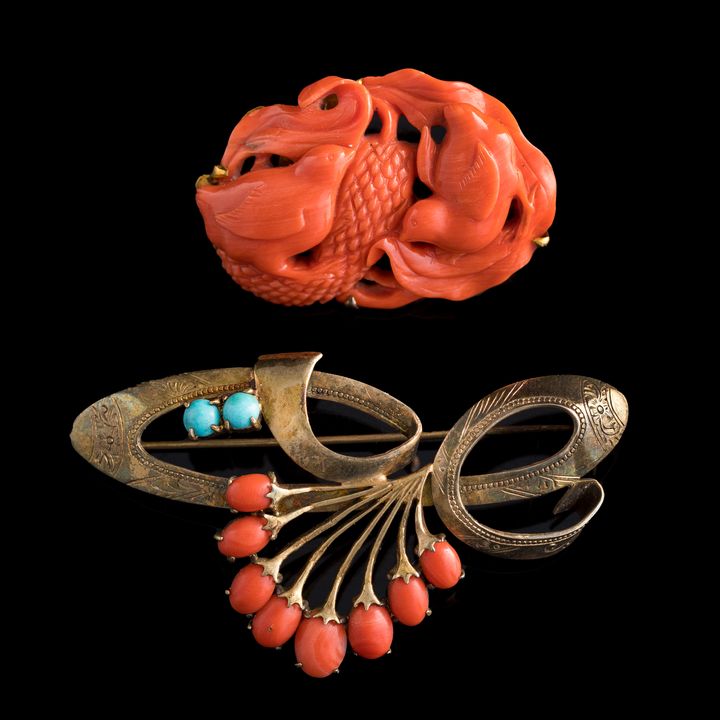 鑲珊瑚胸針兩隻 Two Chinese coral-decorated brooches