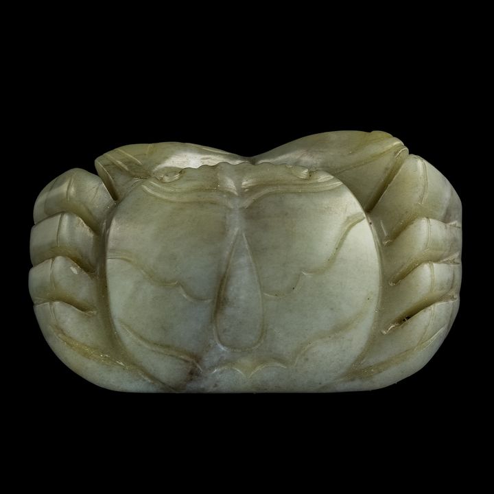 十九世紀 玉雕螃蟹 A Chinese carved jade crab, 19th century