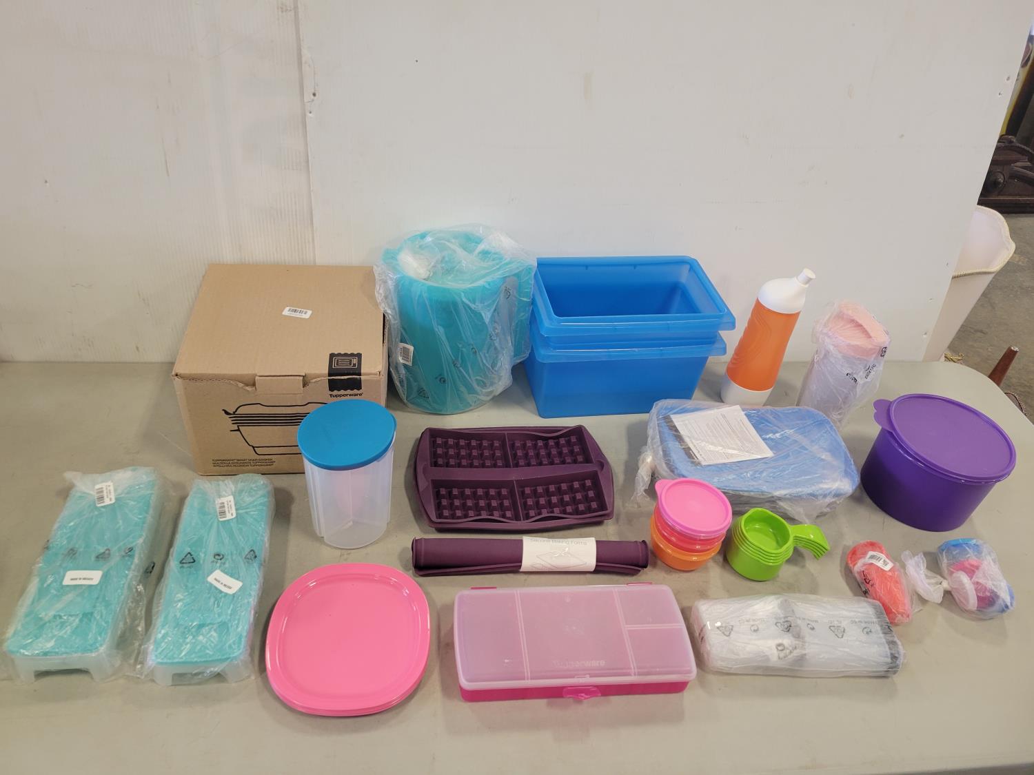 Qty of Assorted Tupperware Products [24EC37003-023] | Team Auctions