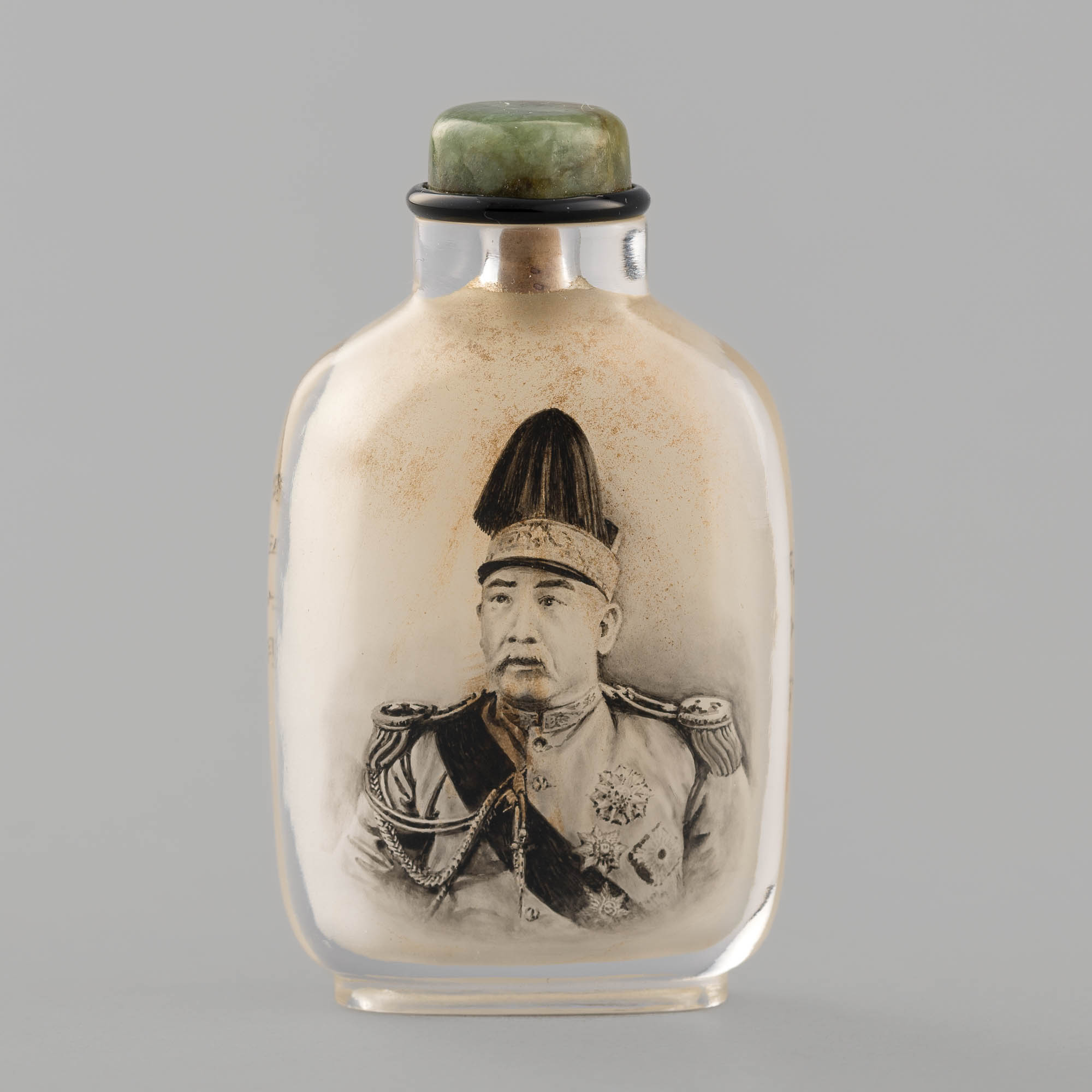 馬少宣款內畫袁世凱肖像鼻煙壺A Chinese inside-painting portrait of