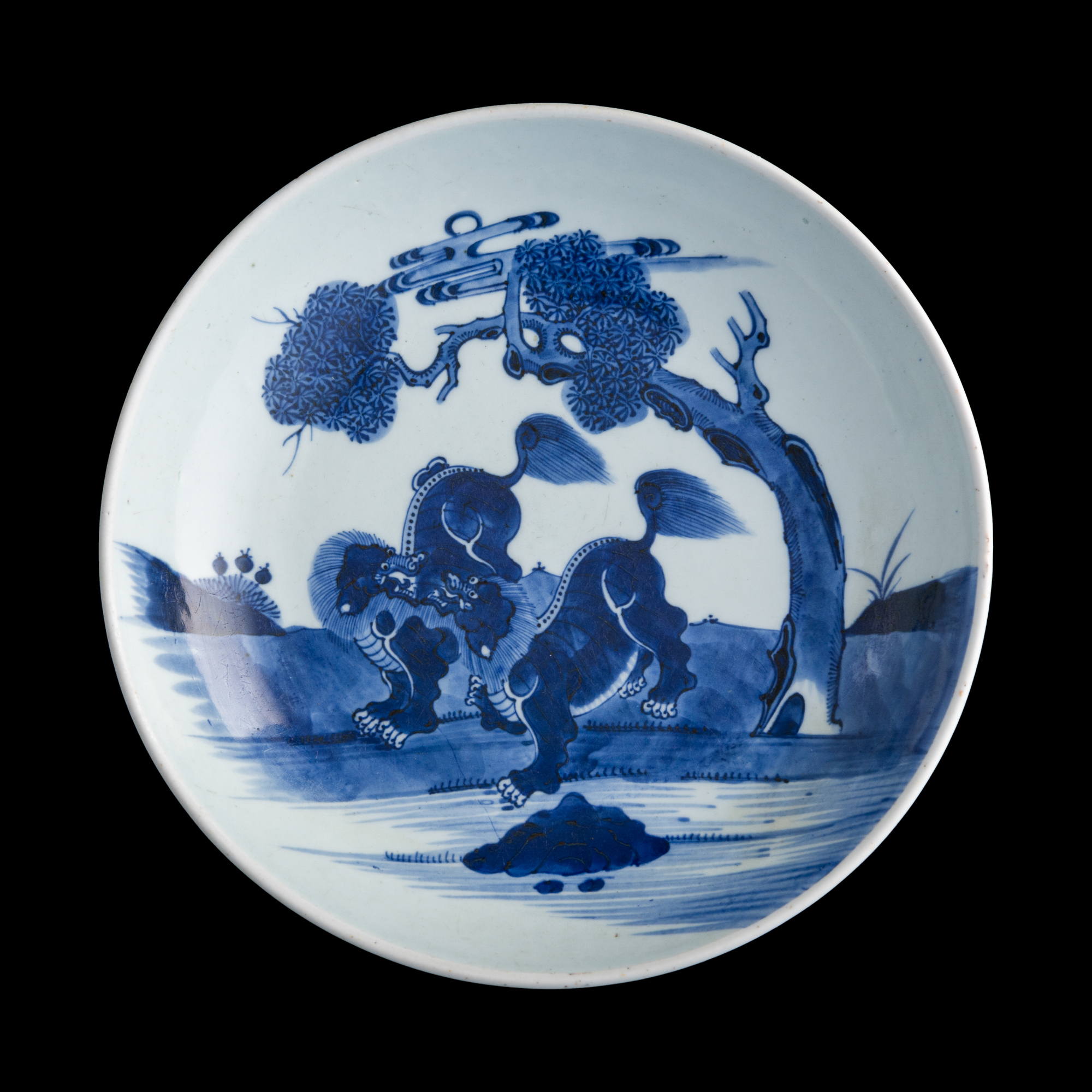 清雍正青花雙獅圖盤A Chinese blue and white 'two lions' plate