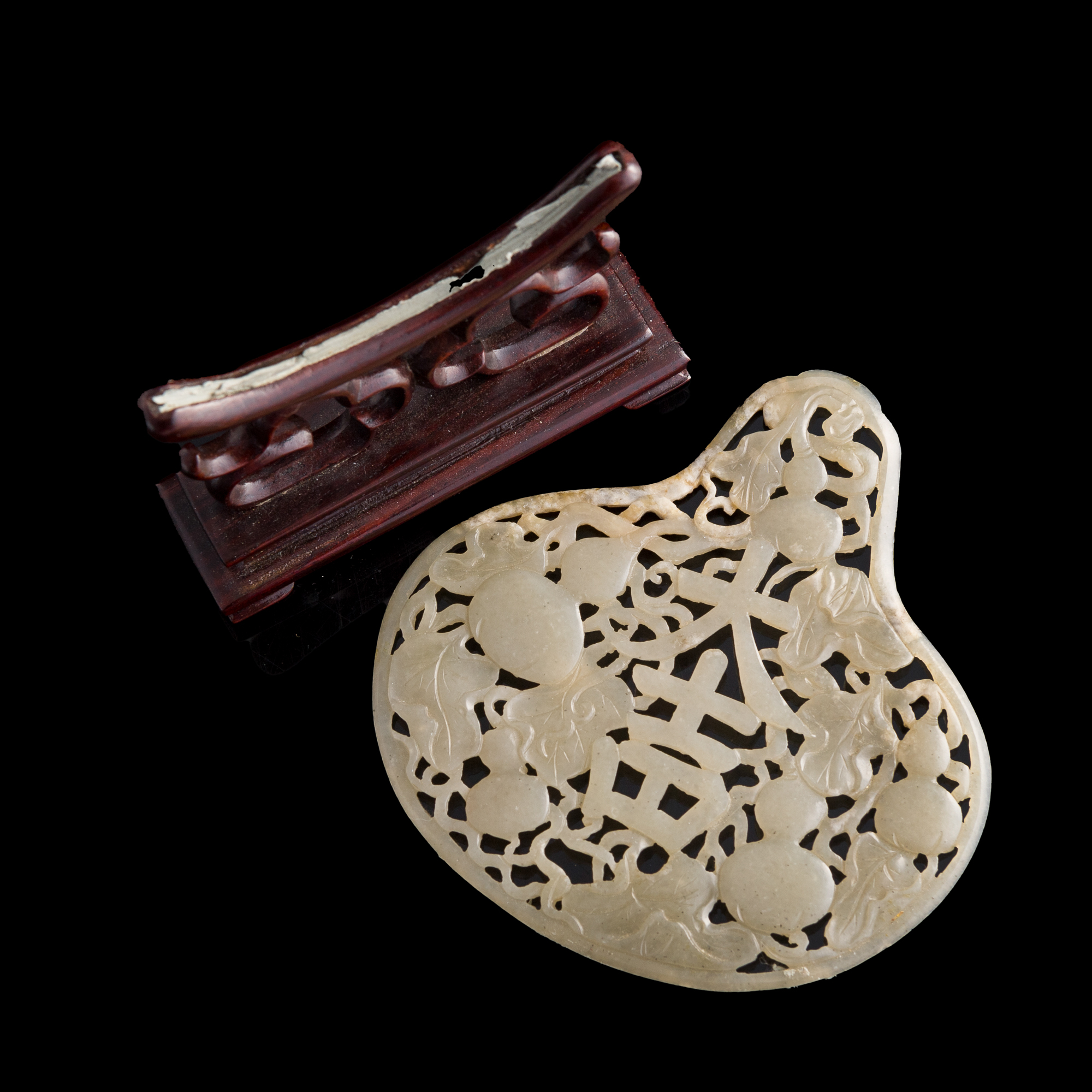十八世紀白玉鏤雕大吉佩（附木座） A Chinese pierced white