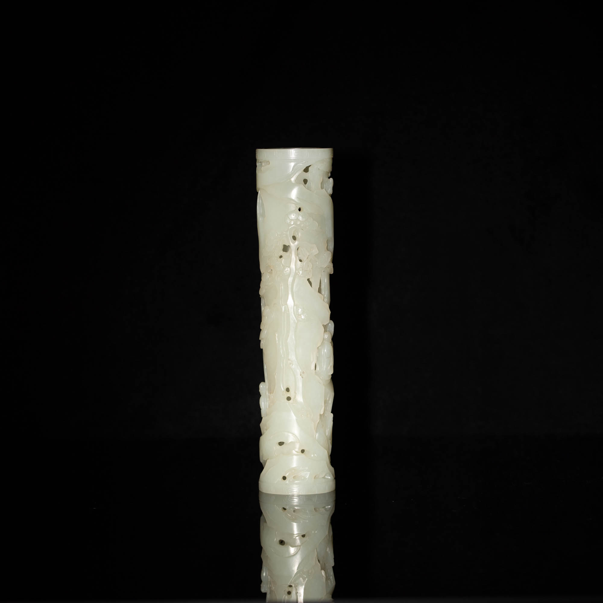 十八世紀白玉雕山水人物香筒A Chinese carved white jade