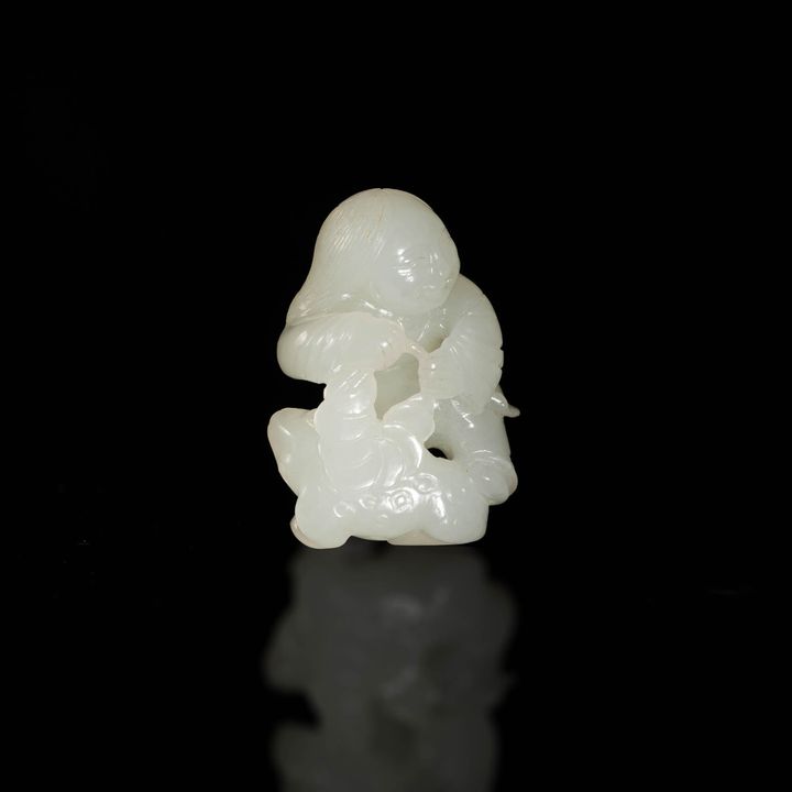 十九世紀 白玉雕劉海戲金蟾掛墜 A Chinese carved white jade Liu Hai, 19th century