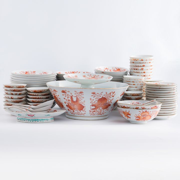 十九世紀晚 礬紅三果紋餐具一套 A set of Chinese iron red dinning set, late 19th century