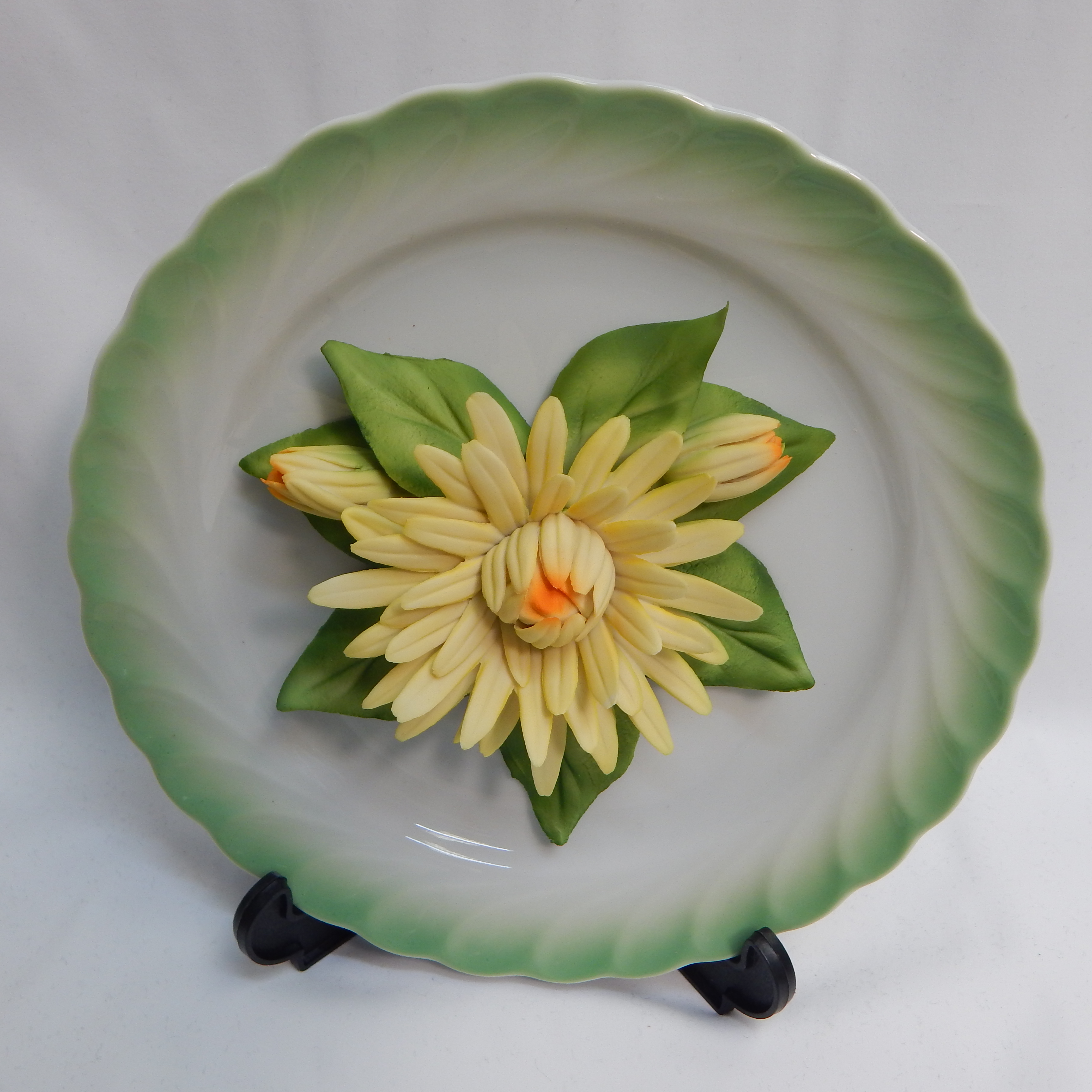 Plate w Sculptured 3D Dahlia + Certificate — NZ auction result