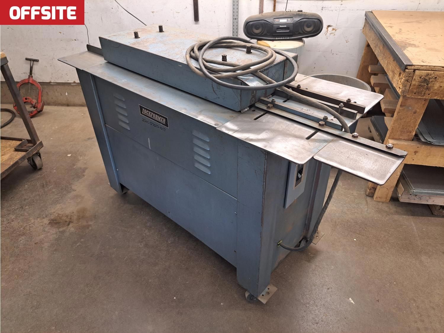 Button Lock Machine with Ess Cleat Maker [25KC07017-017] | Team Auctions