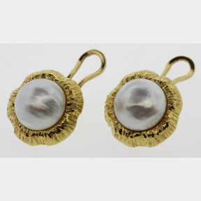 Mabe Pearl Clip-on Earrings in 18ct Gold (Pair)