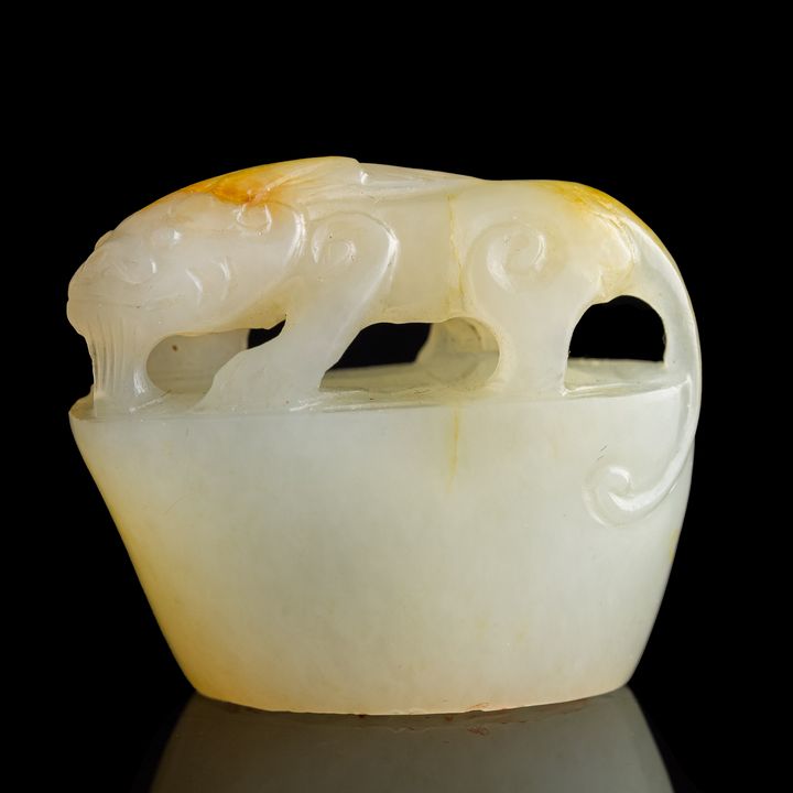 十八世紀或更早 玉雕印章 A Chinese carved jade seal, 18th century or earlier