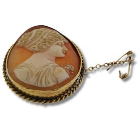 Shell Cameo Brooch in 9ct Gold with classical portrait of a Lady