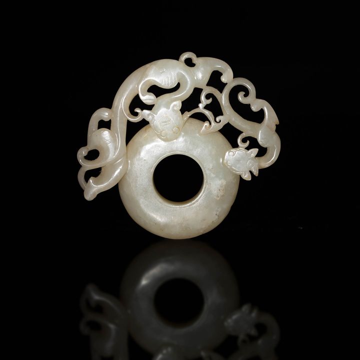 明代   玉雕螭龍壁 A Chinese jade chilong bi, Ming dynasty