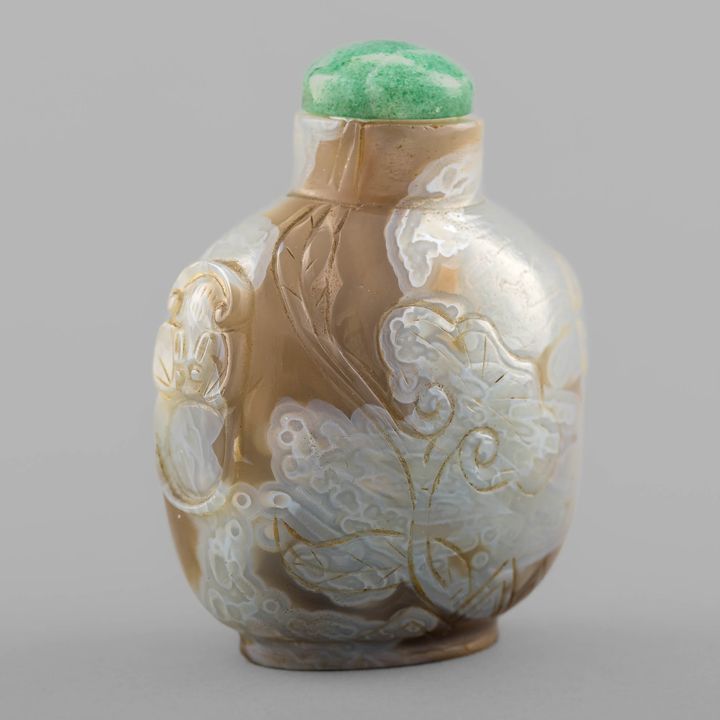十八/十九世紀 瑪瑙鋪首鼻煙壺 A Chinese carved agate snuff bottle, 18th/19th century