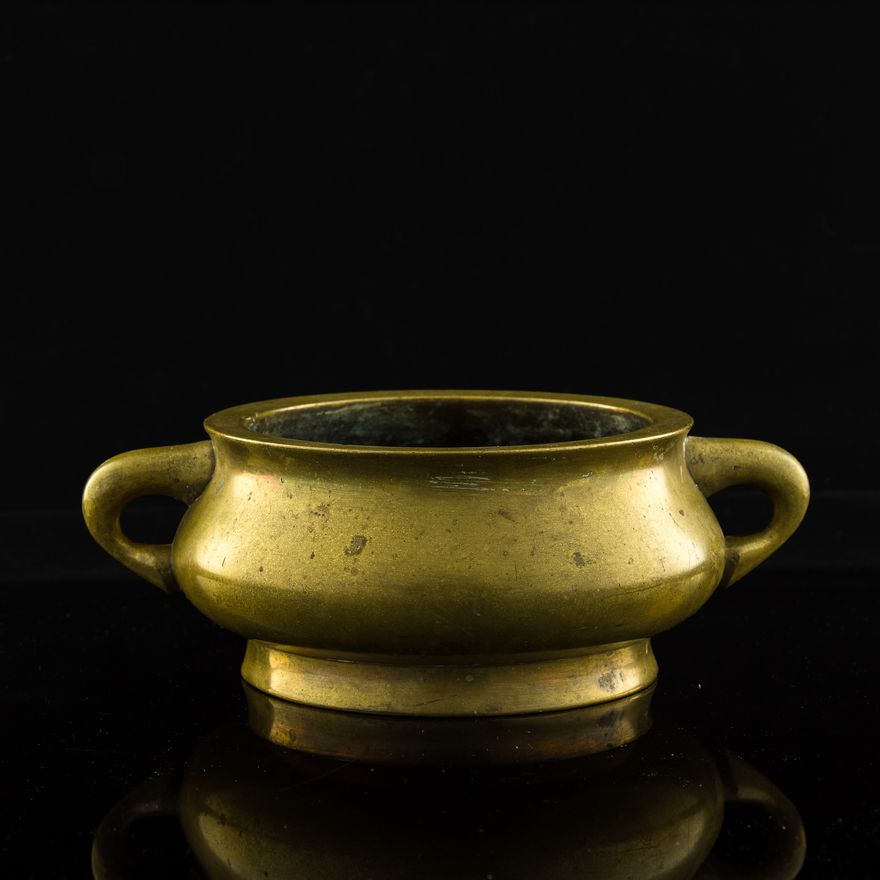 十九世紀  銅釉耳爐 A Chinese brass double-handled censer, 19th century