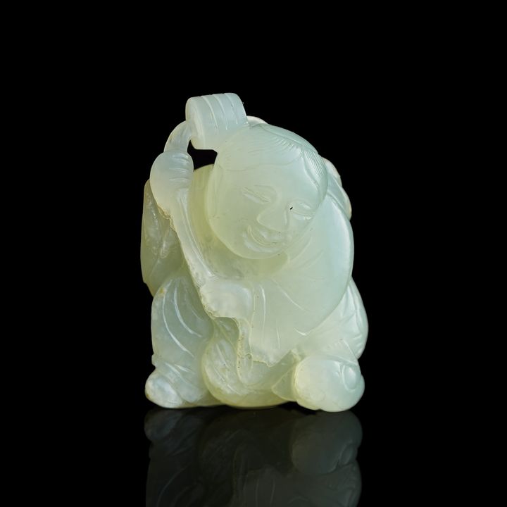 十九世紀 玉雕童子掛墜 A Chinese carved jade 'boy' pendant, 19th century