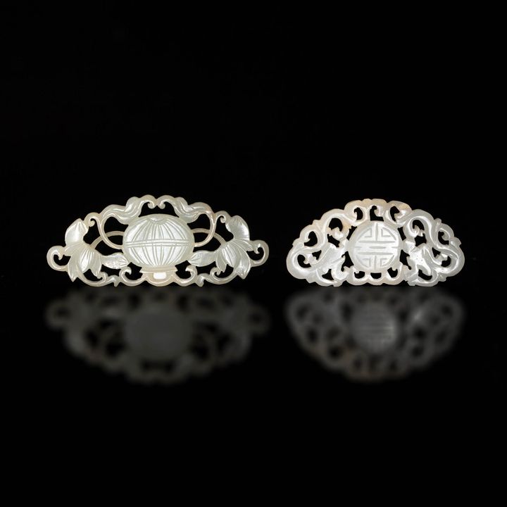 十九世紀 白玉雕片飾兩件 Two Chinese white jade carvings, 19th century