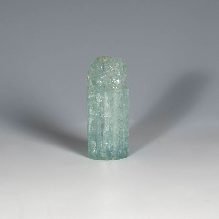 十九世紀 碧璽獸紐印章 A Chinese tourmaline beast seal, 19th century