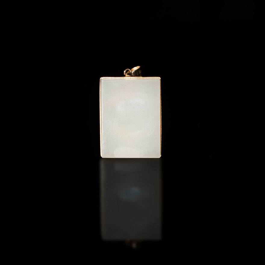 金鑲玉吊牌 A Chinese jade pendant,