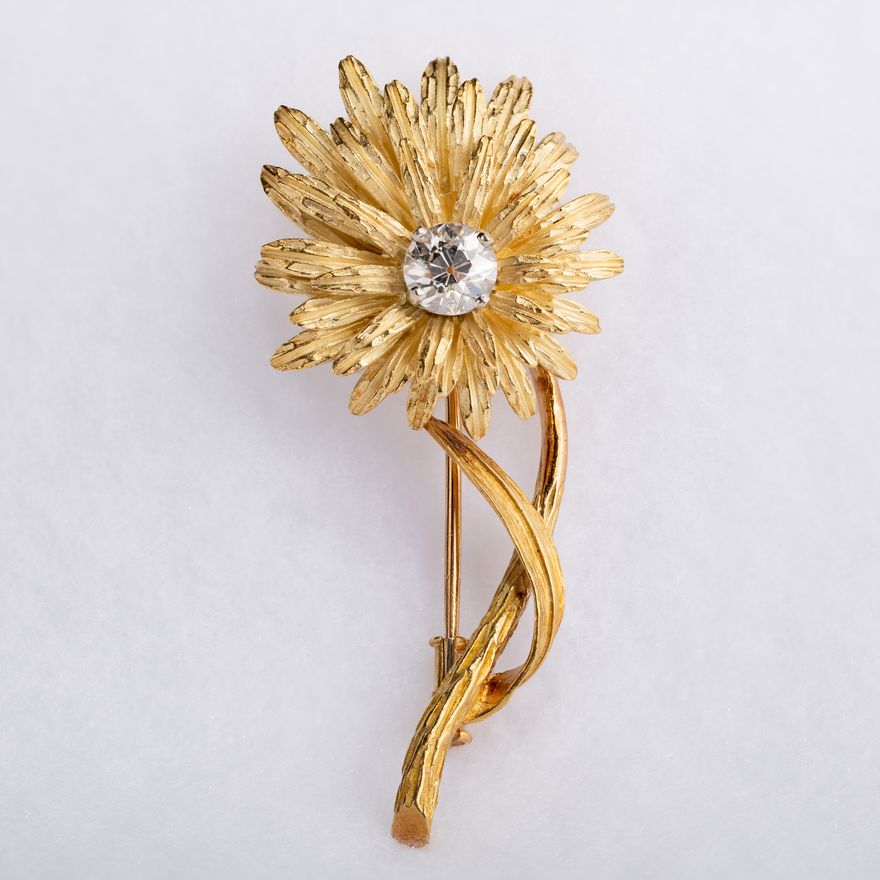 Flower brooch hot sale